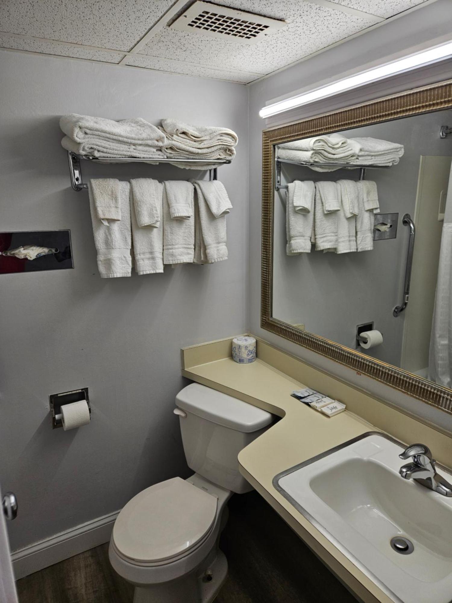 Center Street Value Inn Auburn Eksteriør billede