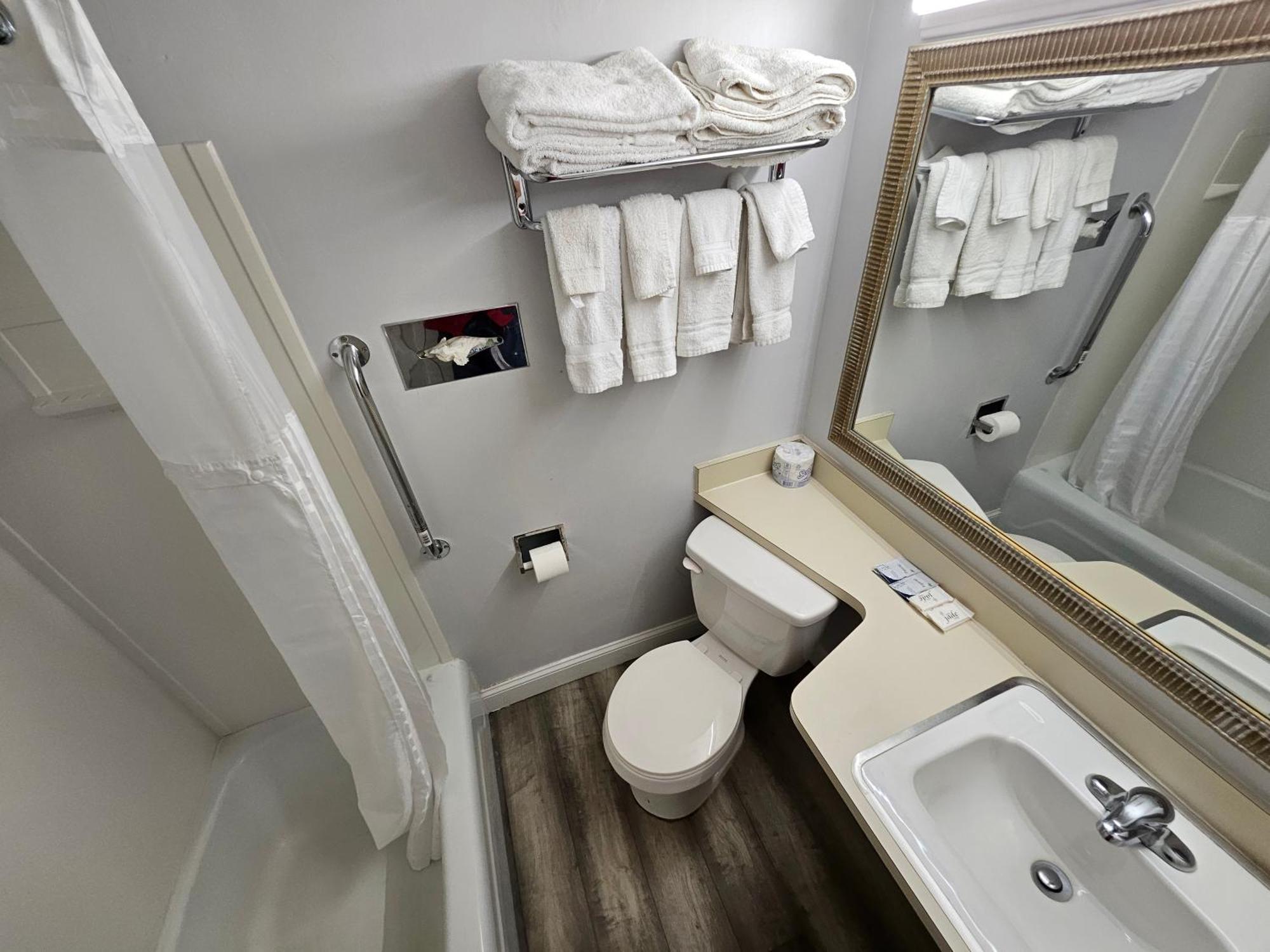 Center Street Value Inn Auburn Eksteriør billede